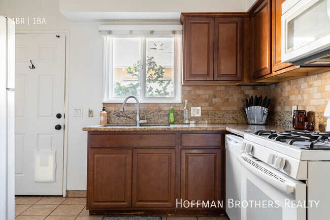 Primary Photo - 12417 1/2 Chandler Blvd-A