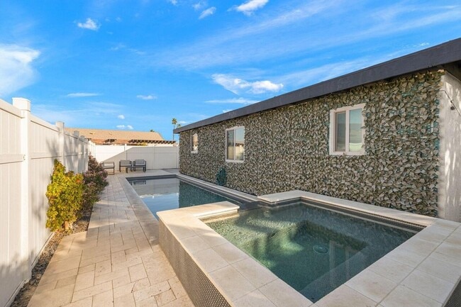 Building Photo - 82934 Vía Venecia