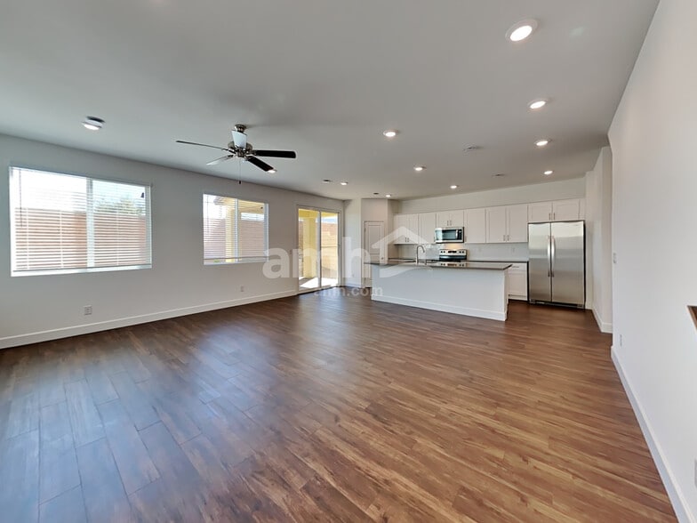 Building Photo - 8817 Tiger Tooth Ave