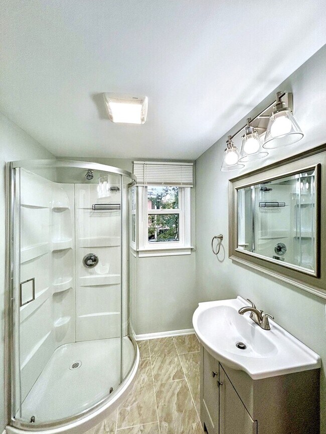 Building Photo - 1513 Cutshaw Pl