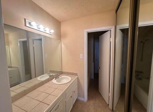 Building Photo - 5921 Arncliffe Dr