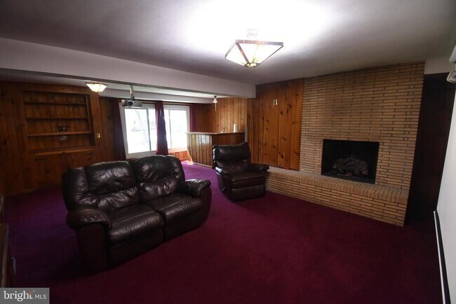 Building Photo - 6518 Byrnes Dr