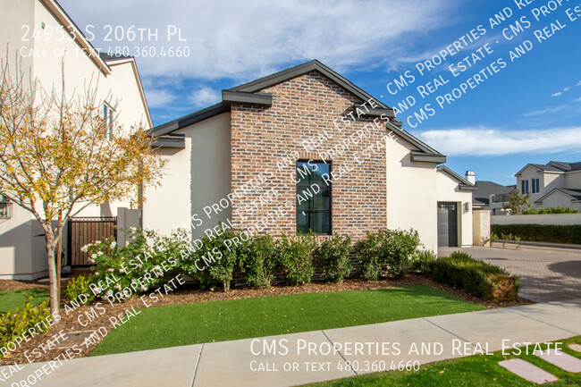 Building Photo - Queen Creek Luxury Modern Farmhouse with Pool