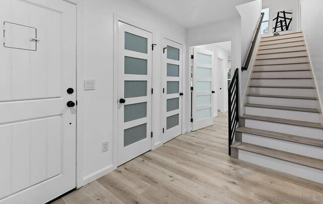Building Photo - Modern 2 Bed, 2 Bath Bay Park Gem with Exp...