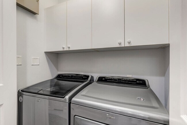 Building Photo - 2859 Tiburon Blvd E