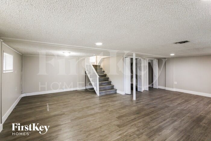 Building Photo - 810 NW 186th Dr