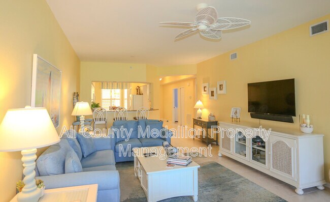 Building Photo - 2405 Harmony Ln