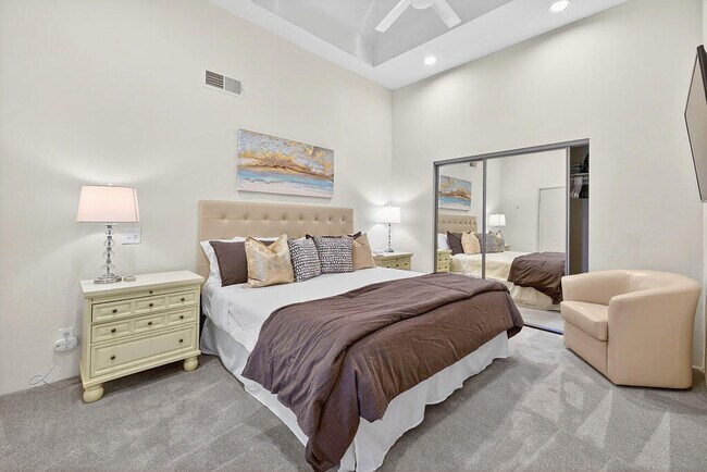 Building Photo - 55105 Oak-Hill