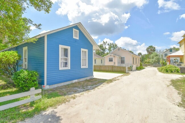 Primary Photo - 7 Dupont Ln