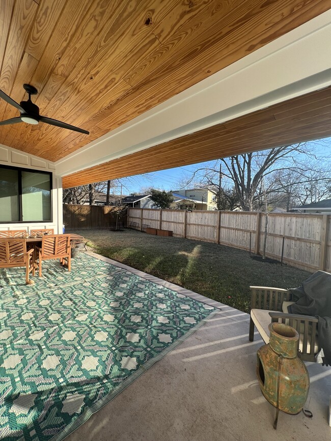 Building Photo - 3003 Birdwood Cir