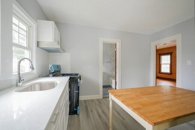 Building Photo - 519 3rd Ave