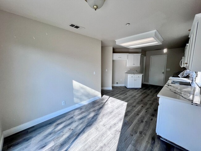 Building Photo - $2,750 West Fresno Near Island Water Park  4 Bed W. San Ramon