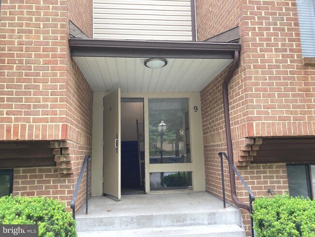 Building Photo - 9 Suntop Ct