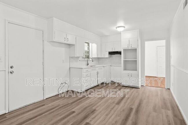 Building Photo - 6109 Blocton Ave