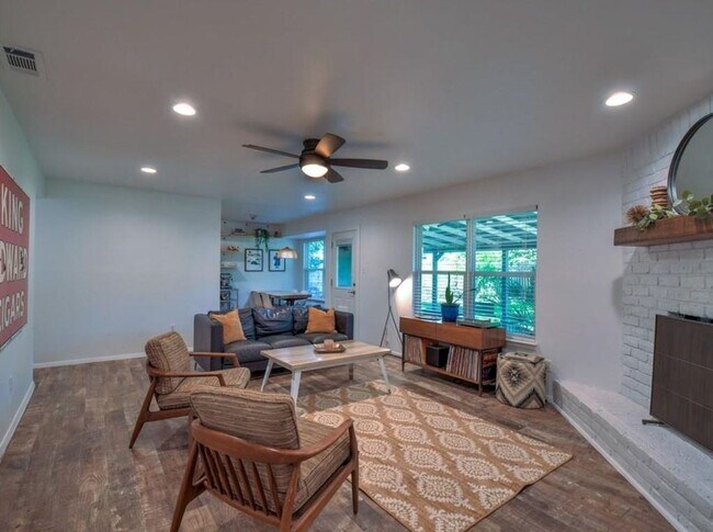 Building Photo - 6605 Clubway Ln