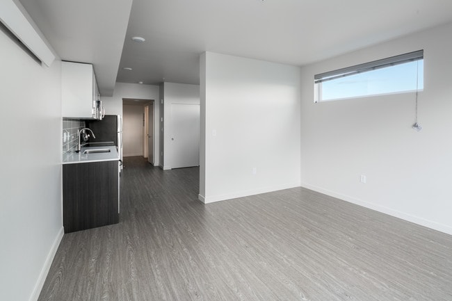 Building Photo - Large 1 BR Apartment - SPACE NEEDLE VIEW