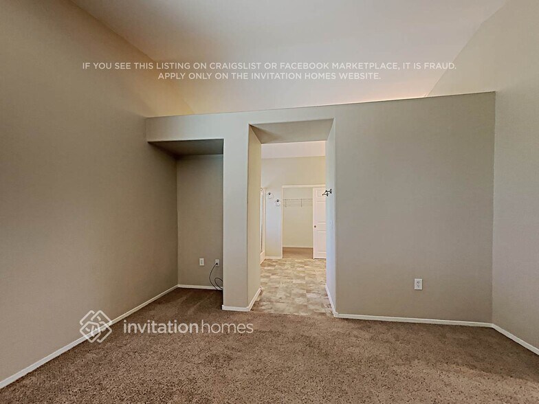 Building Photo - 10928 Salernes St