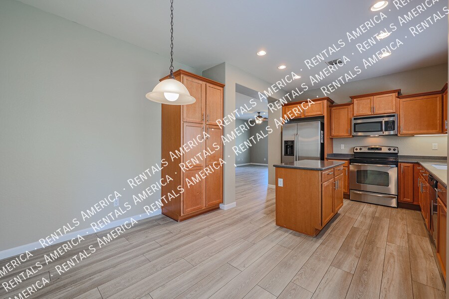 Building Photo - 2205 W Le Marche Ave