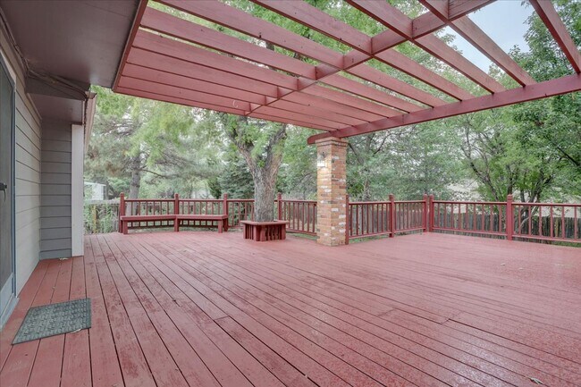 Building Photo - 10701 Hobbit Ln