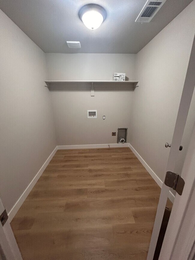 Building Photo - Spacious and remodeled country home close to town.