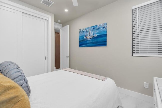 Building Photo - 15 Ocean Breeze