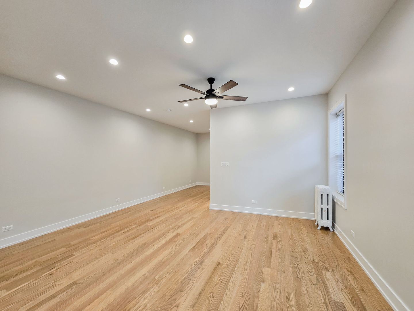 Building Photo - 4949 N Oakley Ave