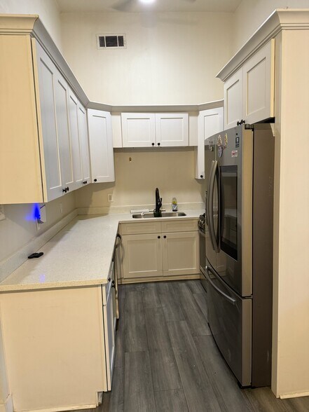 Building Photo - 1008 Josephine St