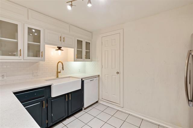 Building Photo - 1909 Bluebonnet Dr