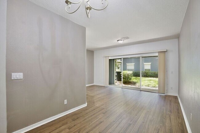 Building Photo - Beautiful 2/2.5 Cozy Townhome with a 1 Car Garage in the Gated Community of Victoria Pines - Orlando