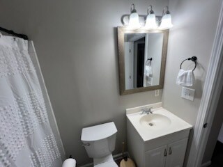 Building Photo - Beautiful Renovated Townhouse-Fully Furnis...