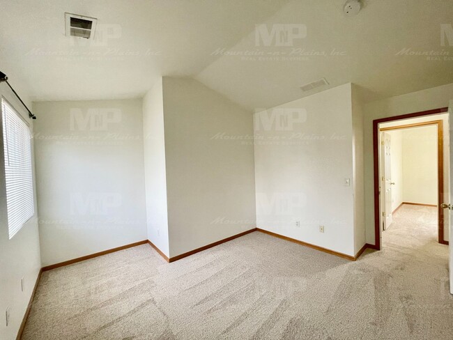 Building Photo - 3380 Saratoga St