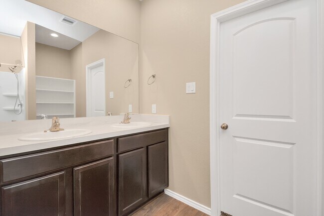 Building Photo - 5415 Dover Ter Wy