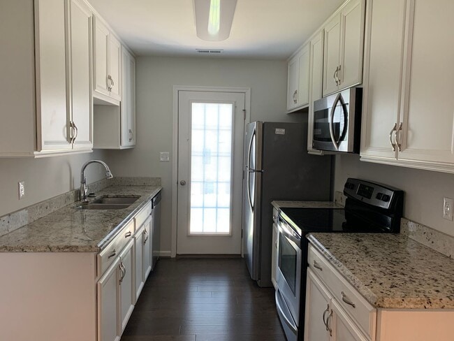 Building Photo - End Unit Townhome in Campbell County