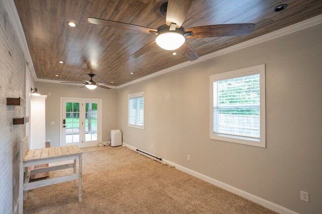 Building Photo - 1143 Bayview Dr