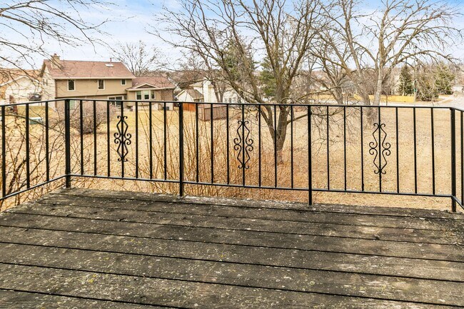 Building Photo - 10914 Saratoga Plaza