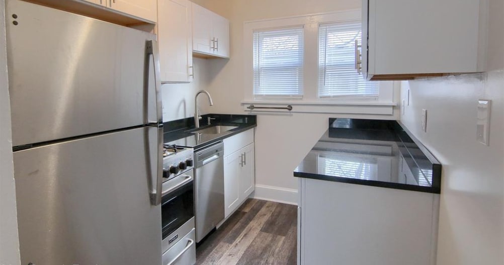 Building Photo - 372 W Bennett Ave