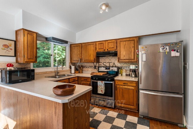 Building Photo - 12 Wood Rd