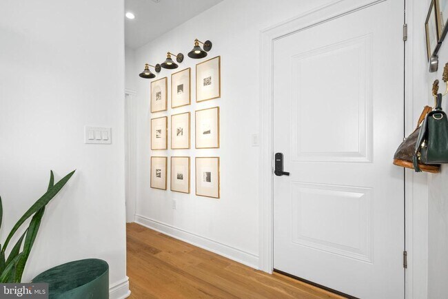 Building Photo - 317 3rd St SE