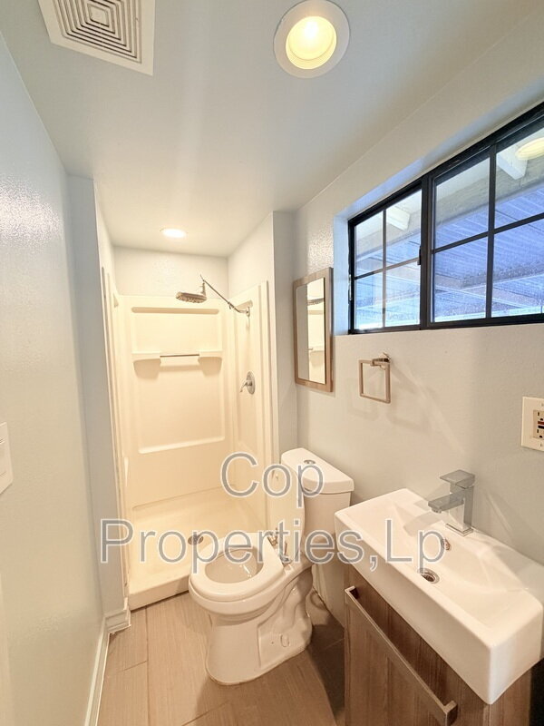 Building Photo - 255 Cumberland Rd