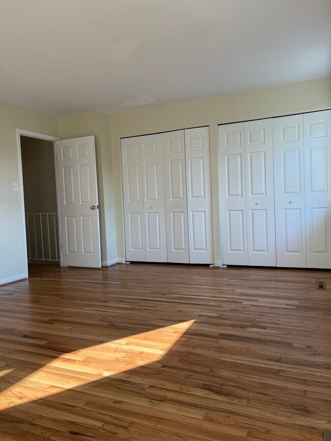 Building Photo - 2 Wimbledon Ln