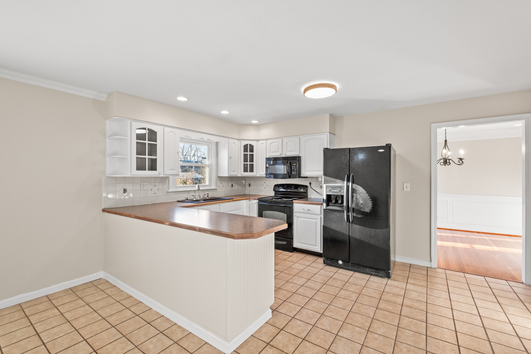 Building Photo - 318 Castleview Dr