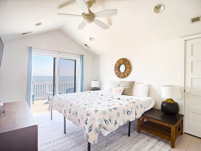 Building Photo - 15378 Holly Dr