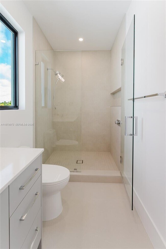 Building Photo - 464 NE 6th St