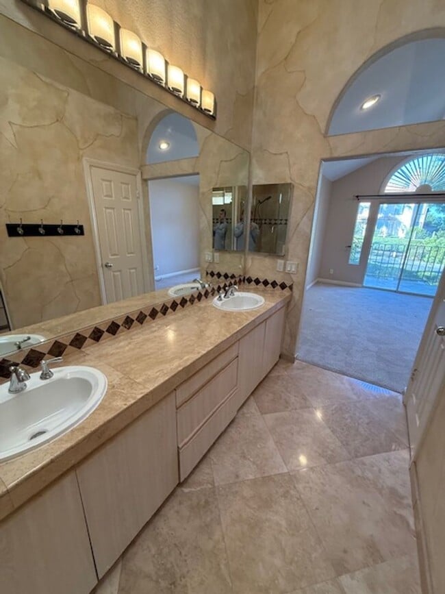 Building Photo - 2 Bedroom Condo in Aliso Viejo!