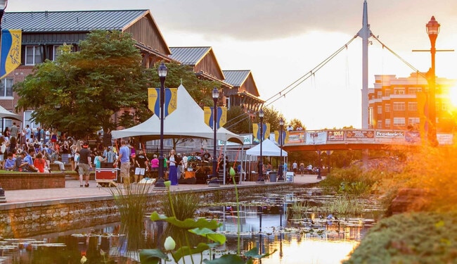 Primary Photo - 102 E South St