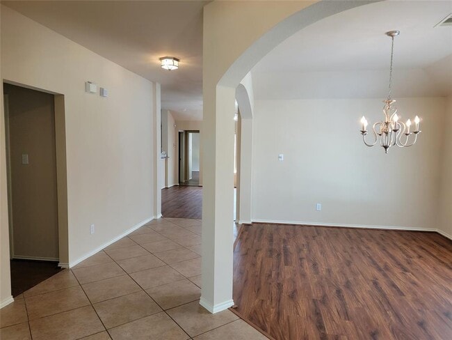 Building Photo - 2734 Troy Dr