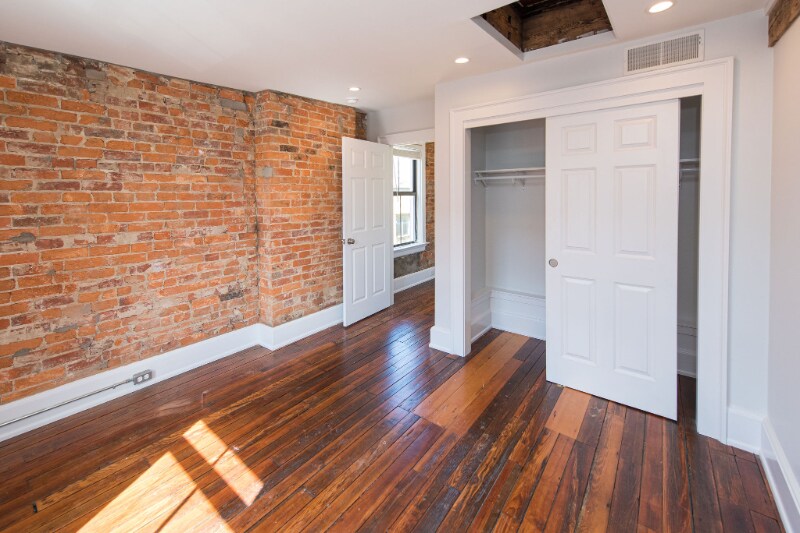 Building Photo - 309 E 13th St