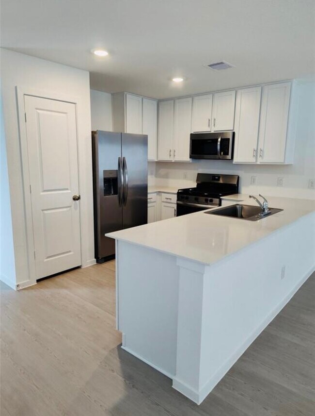 Building Photo - 28763 Texas Plns Dr