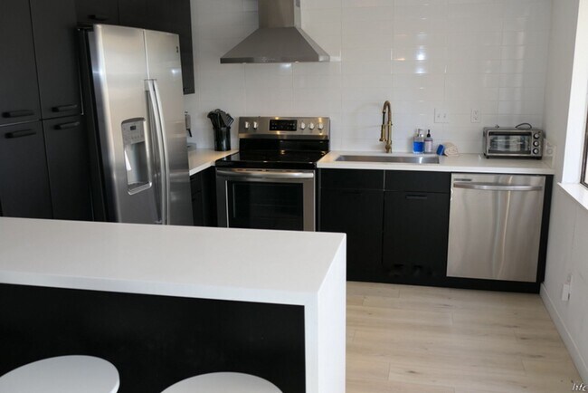 Building Photo - 6065 Montecito Dr