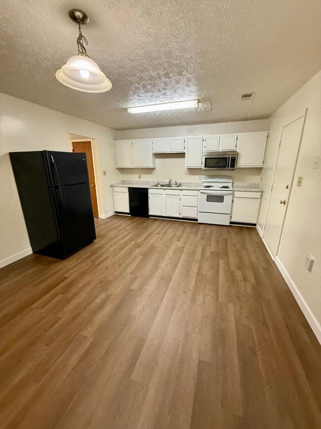 Building Photo - 3717 Trent Cir